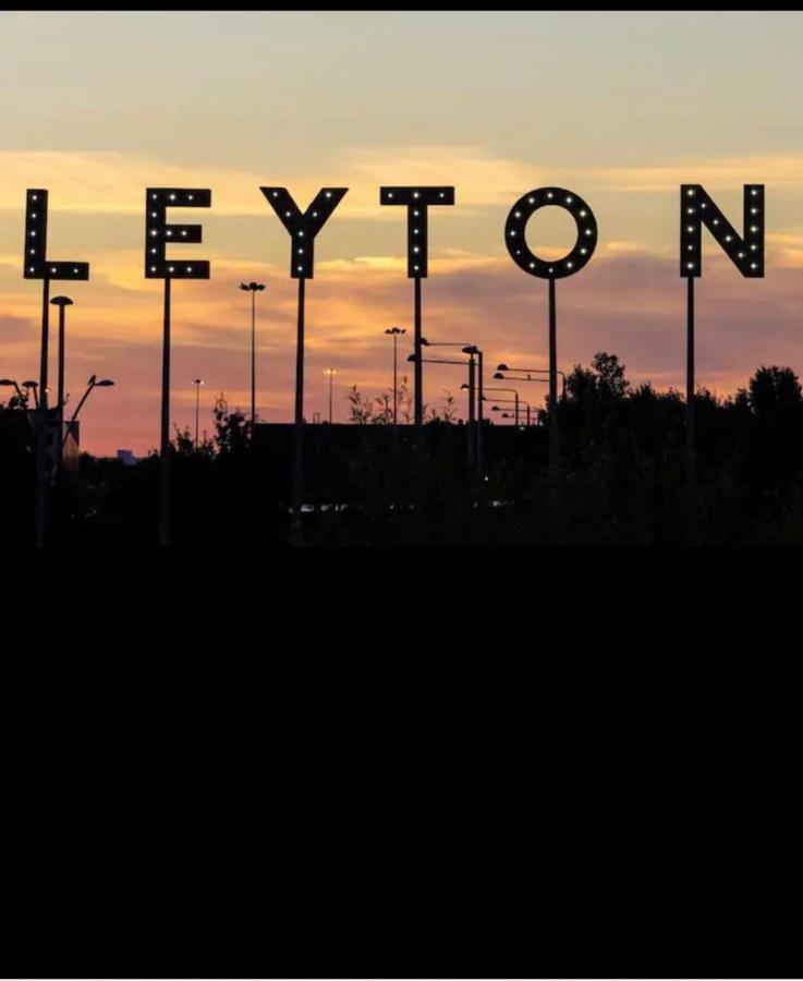 Hotel The Leyton Oasis Londra Esterno foto