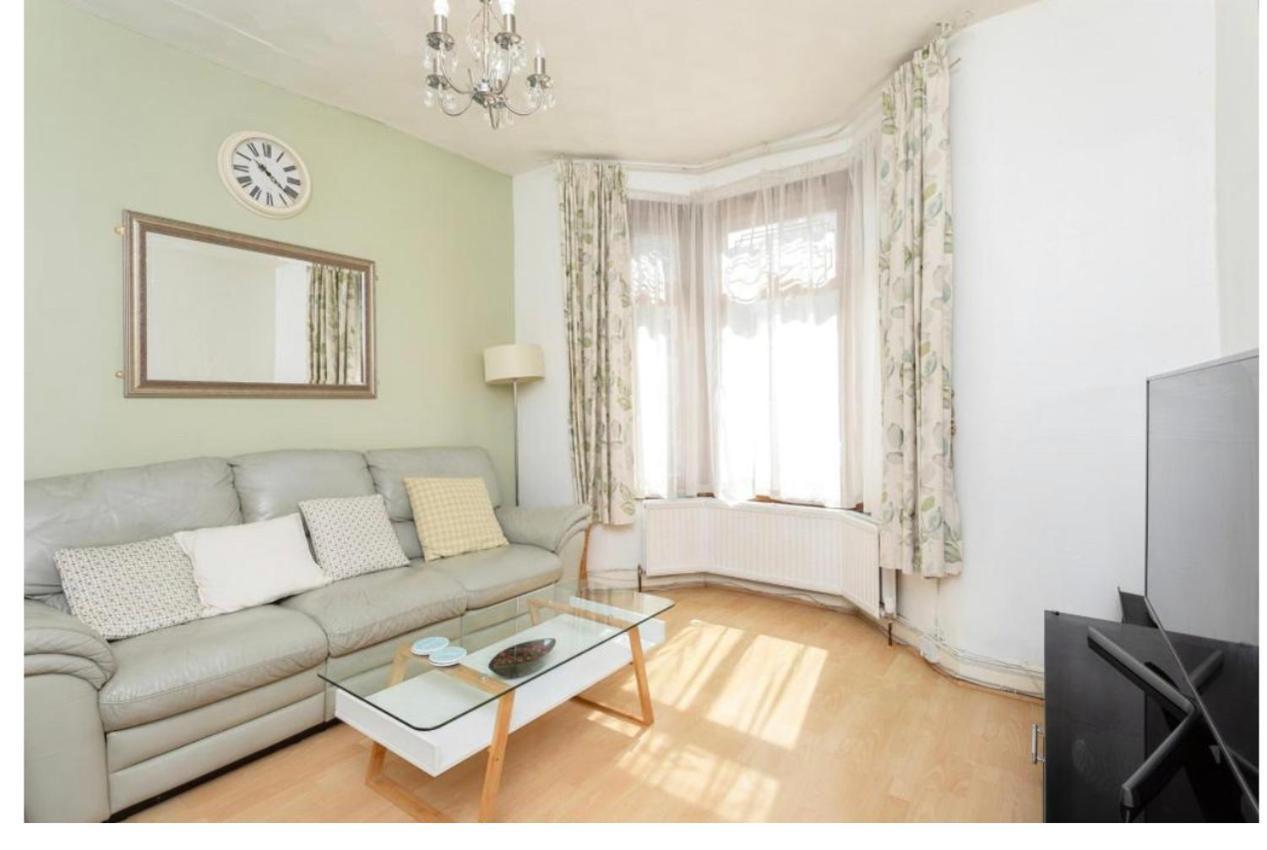 Hotel The Leyton Oasis Londra Esterno foto