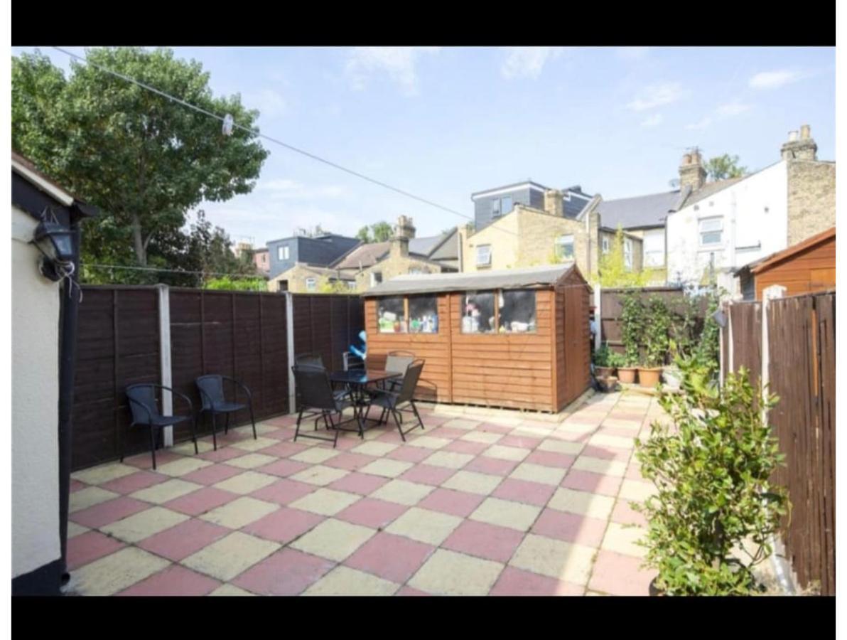 Hotel The Leyton Oasis Londra Esterno foto